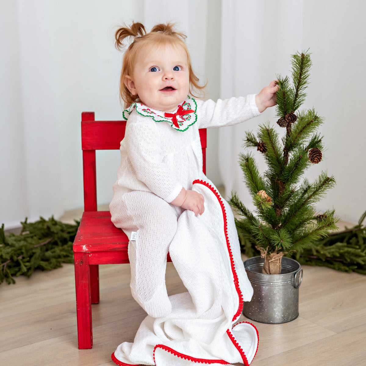 PatyKnit™ Christmas Footie with Wreath Trim